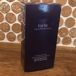 Tarte Amazonian Clay foundation